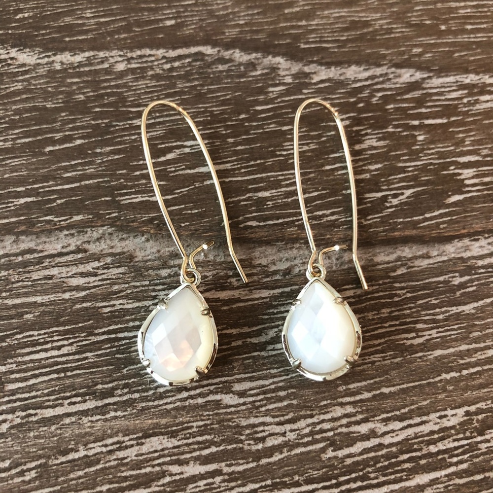 Dee Dangling Earrings